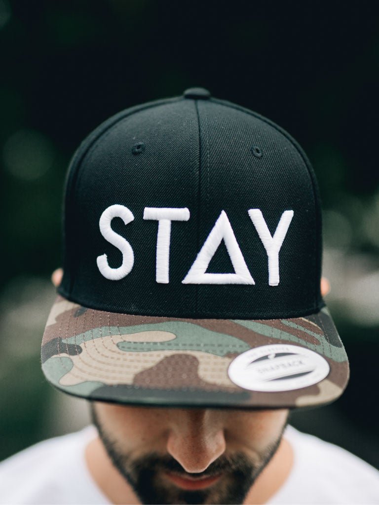 Stay Snapback - Camo Brim - STAY WEAR