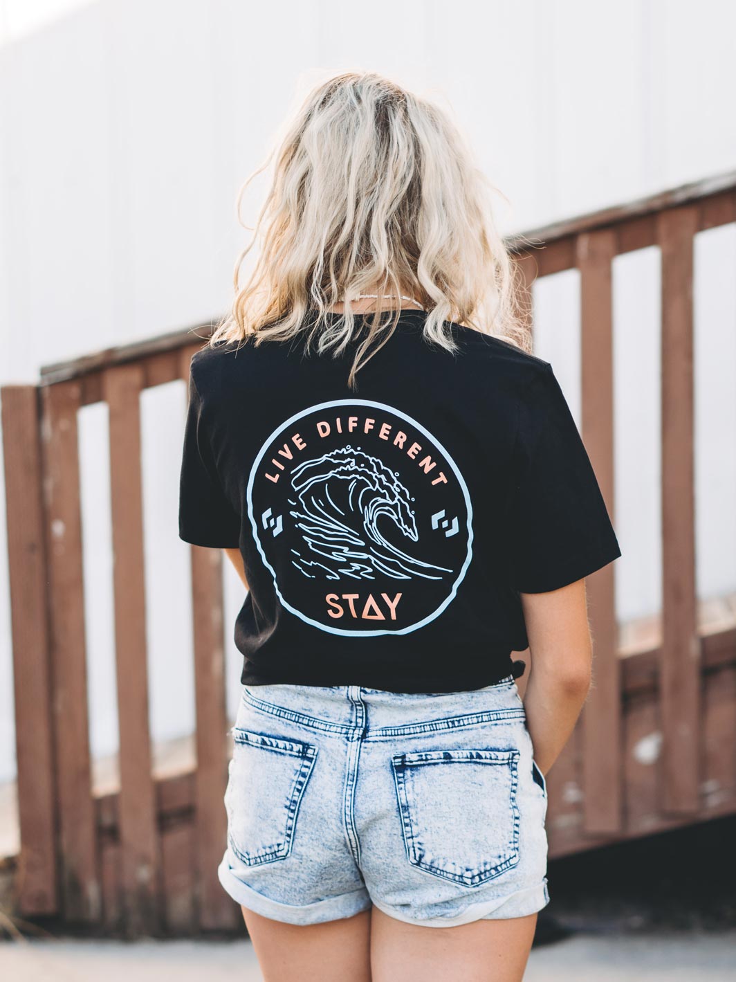 Waves Tee - Black - STAY WEAR